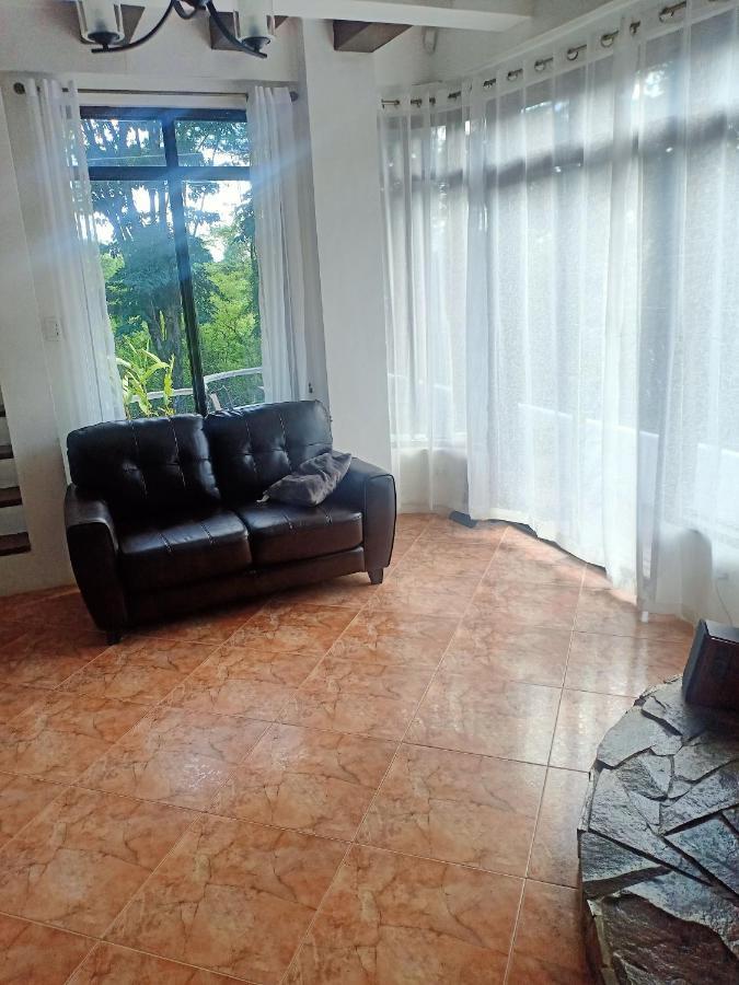 El Castillo Bed And Breakfast Angono Экстерьер фото