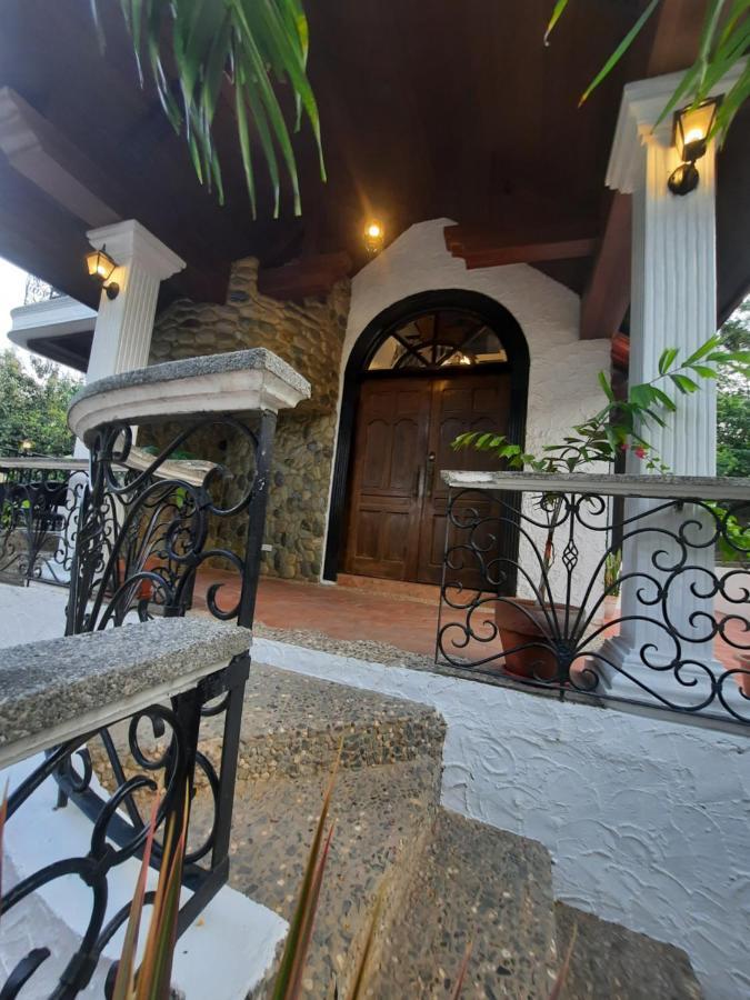 El Castillo Bed And Breakfast Angono Экстерьер фото