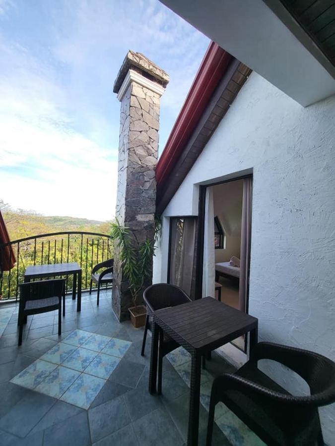 El Castillo Bed And Breakfast Angono Экстерьер фото